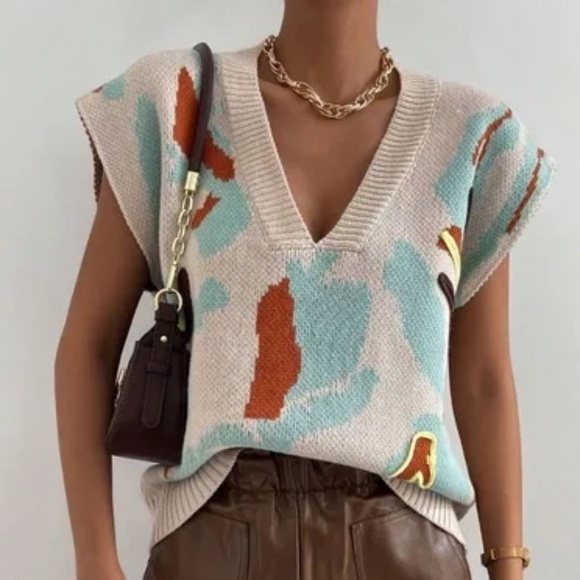 Classic V neck Leopard Print Knit Sweater Vest - Picture 10 of 10